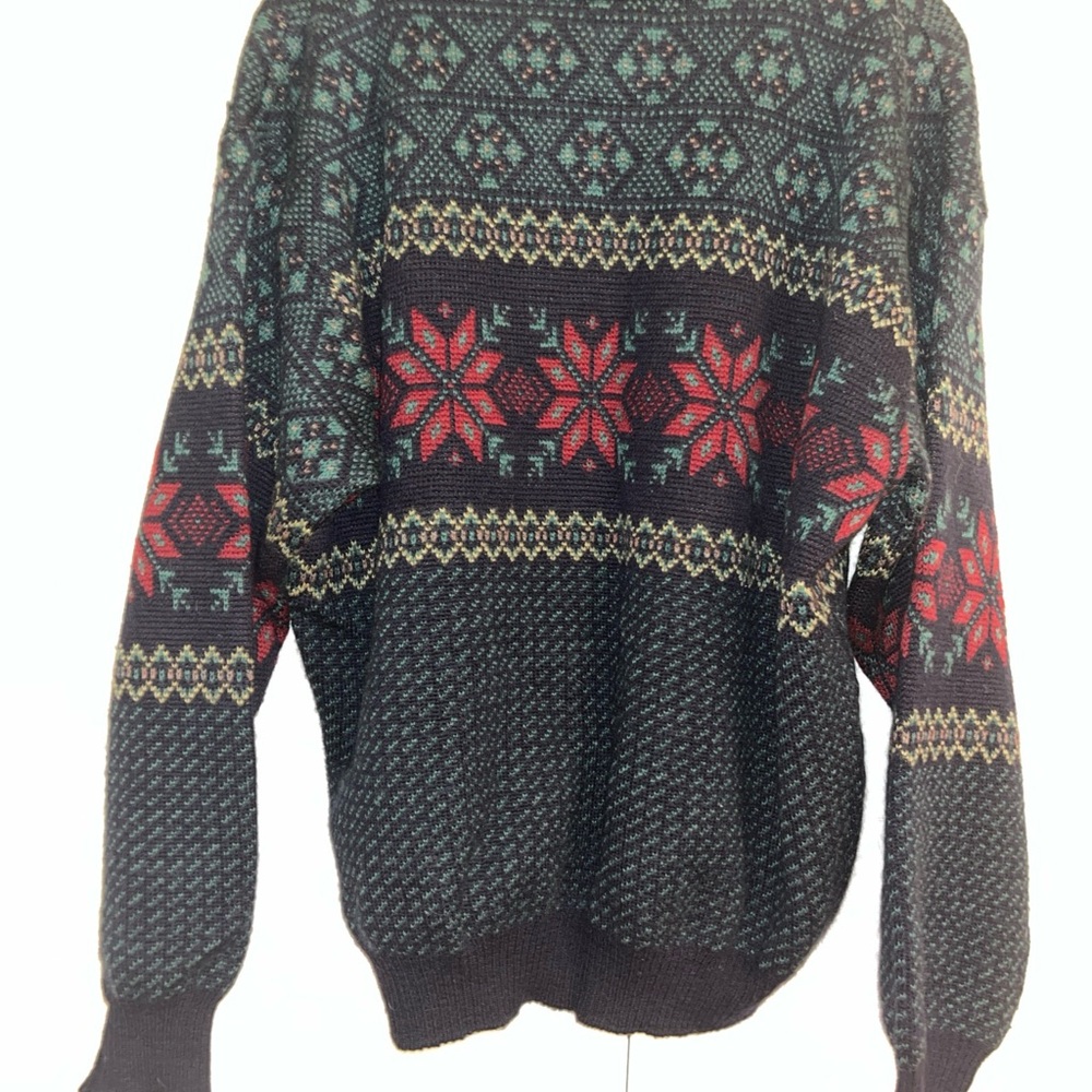 L.L. Bean Navy and Red Patterned Crewneck Sweater fair isle
